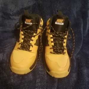 Boy's Nike Repel